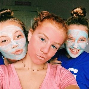 Meet your Posher, Nora